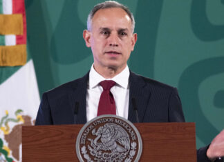 Refuerzo para docentes se aplicará en enero 2022 Gatell destacó que ya tienen la programación para aplicar refuerzo a personal docente. Foto: Es Imagen