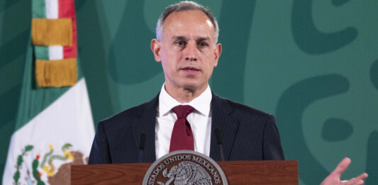 Gatell destacó que ya tienen la programación para aplicar refuerzo a personal docente. Foto: Es Imagen