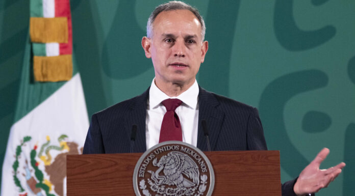 Refuerzo para docentes se aplicará en enero 2022 Gatell destacó que ya tienen la programación para aplicar refuerzo a personal docente. Foto: Es Imagen