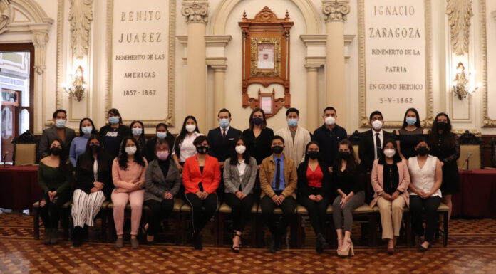 Realizan regidores de Puebla sesión “Cabildo Universitario” Presentaron propuestas con la intención de que sean consideradas por los regidores de la actual administración municipal.