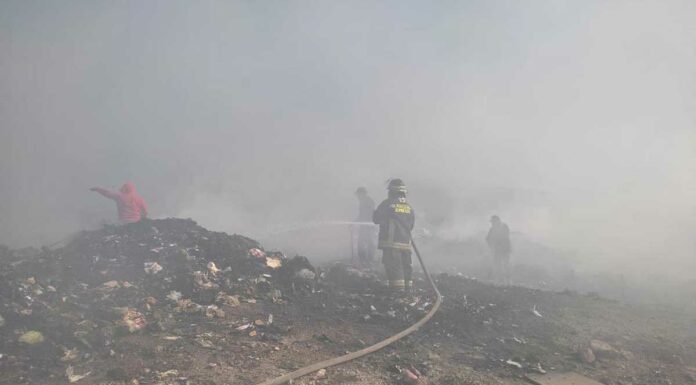 Incendio en relleno de Acatlán causa seria contaminación relleno