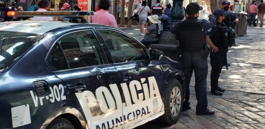 policías