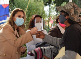 Entregan 500 sudaderas a abuelitos de San Pedro Cholula Arrancó el programa “Abraza a un abue”, con la entrega de más de mil 500 sudaderas a adultos mayores