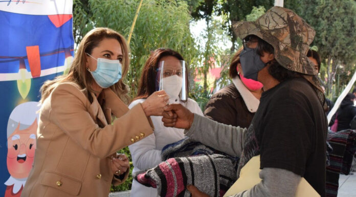 Entregan 500 sudaderas a abuelitos de San Pedro Cholula Arrancó el programa “Abraza a un abue”, con la entrega de más de mil 500 sudaderas a adultos mayores