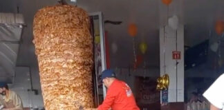 Taquería crea trompo gigante de pastor y se vuelve viral taquería trompo gigante pastor