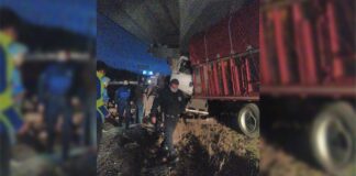 ¡Precaución! Tractocamión choca en la Puebla-Orizaba Se reportó que los servicios de emergencia acudieron al tramo carretero para atender al conductor del tractocamión.