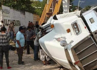 Suman 55 migrantes muertos tras volcadura en Chiapas tráiler chiapas