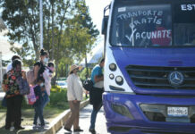 Inicia transporte gratis para vacunación de abuelitos transporte