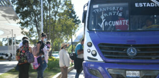 Inicia transporte gratis para vacunación de abuelitos transporte