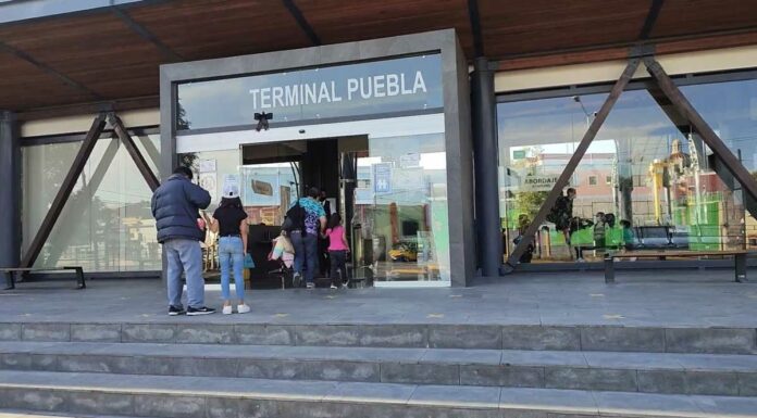 Poblanos se agolpan en Tren Turístico antes de su cierre tren
