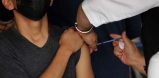 Administra vacuna anticovid clandestina y la arrestan en NY dosis