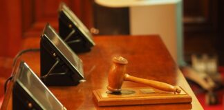 Juez frena venta de Citibanamex