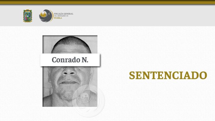 Se le impuso una pena de 45 años de cárcel, así como el pago de una multa y la reparación del daño moral y material.