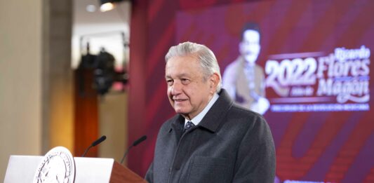 AMLO dijo en conferencia de prensa que Javier Corral tiene dos nacionalidades
