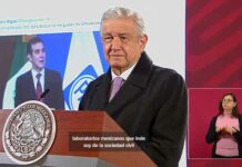 AMLO critica a Lorenzo Córdova por ir a plenaria del PAN AMLO aseguró que su asistencia a la plenaria del PAN supone que no se dan cuenta o que no les importa ser una autoridad imparcial. Foto: Es Imagen