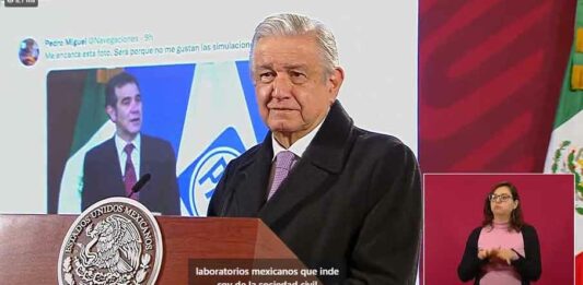 AMLO aseguró que su asistencia a la plenaria del PAN supone que no se dan cuenta o que no les importa ser una autoridad imparcial. Foto: Es Imagen