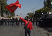 Marcha Antorcha y causa caos vial por tres horas Ante la movilización de Antorcha Campesina, uniformados de la Policía Estatal cercaron y derivó en cierre vial de más de tres horas