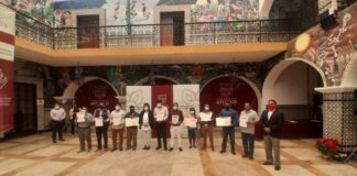 Ariadna Ayala entrega constancias a presidentes auxiliares electos Ariadna Ayala entrega constancias a presidentes auxiliares electos