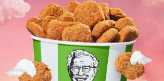 KFC incluye pollo frito hecho a base de plantas en su menú KFC presumió ser el primer restaurante de comida rápida de Estados Unidos en introducir pollo a base de plantas.