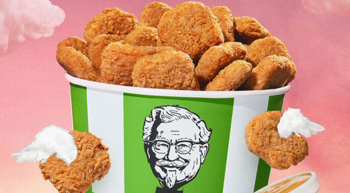 KFC incluye pollo frito hecho a base de plantas en su menú KFC presumió ser el primer restaurante de comida rápida de Estados Unidos en introducir pollo a base de plantas.