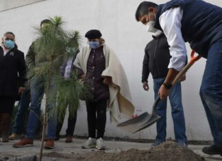 Supervisa Lalo Rivera obras en Santa Cruz Buenavista Lalo Rivera Pérez supervisó la rehabilitación vial con concreto asfáltico que representa una inversión superior a 12 millones de pesos.