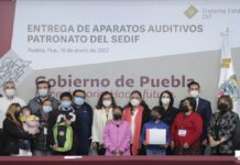 SEDIF entrega aparatos auditivos a personas con discapacidad