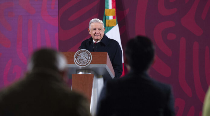 Ómicron sí nos afecta, pero no es grave: AMLO “Está afectando mucho la nueva variante (Ómicron), pero afortunadamente no es grave, no hay hospitalizaciones ", dijo. Foto: Es Imagen