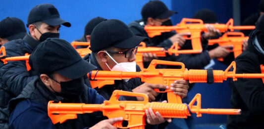 Para garantizar que la Policía Estatal cuente con los mejores perfiles, los aspirantes deben de aprobar un examen de control y confianza. Foto: Especial