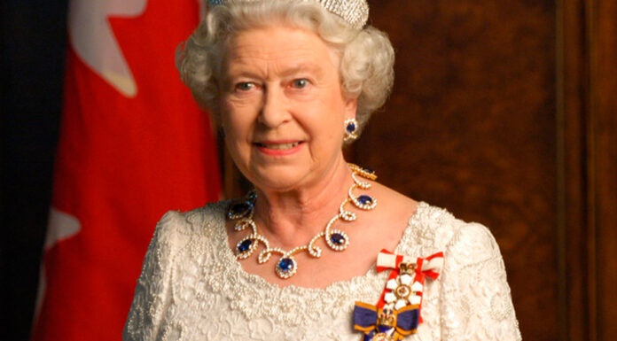 Reina Isabel II retira título nobiliario al príncipe Andrés Commonwealth