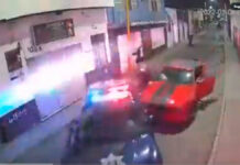 Policia embestido por intentar detener un automovilista