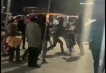 Aficionados protagonizan pelea en las afueras del Cuauhtémoc