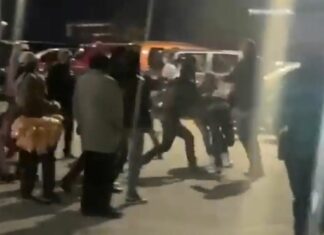 Aficionados protagonizan pelea en las afueras del Cuauhtémoc