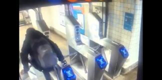 Joven muere al intentar saltar los torniquetes del Metro de NY