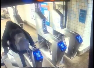 Joven muere al intentar saltar los torniquetes del Metro de NY
