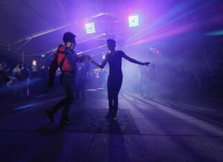 Proponen sancionar a organizadores de bailes sonideros
