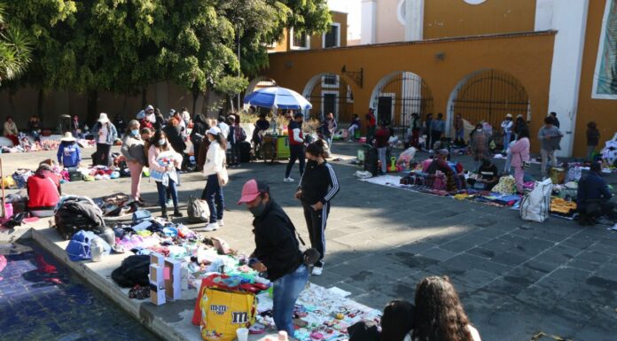 Buscan regularizar el comercio informal en Paseo Bravo