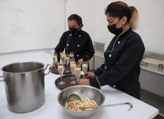 Evalúa SEDIF a alumnos de gastronomía de CECADE