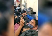 Se enfrentan pobladores y policías de Zinacatepec por cobro del DAP Zinacatepec