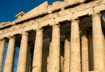 Italia devuelve pieza del Partenón a Grecia Grecia