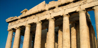 Italia devuelve pieza del Partenón a Grecia Grecia