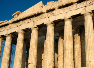 Italia devuelve pieza del Partenón a Grecia Grecia