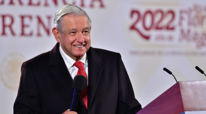 AMLO respalda a Santiago Nieto ante investigación de FGR Andrés Manuel López Obrador (AMLO) desestimó que Nieto Castillo esté involucrado en actos de corrupción
