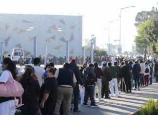 Arranca aplicación de refuerzos para personal de salud en Puebla Cada institución de Salud cuenta con una entrada al Centro Expositor para conseguir mayor fluidez en la aplicación del biológico. Foto: Es Imagen