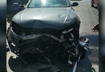 Auto de lujo choca contra moto y camioneta en Agua Santa auto