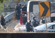 Matan a balazos a comerciante de la Central de Abasto La camioneta cuenta con al menos 14 balazos, de los cuales al menos tres le dieron en el pecho a Mario, de 45 años. Foto: Es Imagen