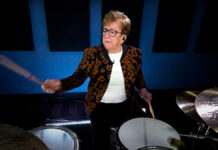 Abuelita toca la batería y se vuelve viral abuelita batería