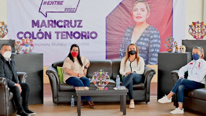 La bicampeona mundial de frontón, Maricruz Colón Tenorio, en la segunda emisión de la charla “Entre Campeones 2022. Foto: Especial