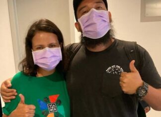 Llegan a CDMX biólogos mexicanos varados en Tonga