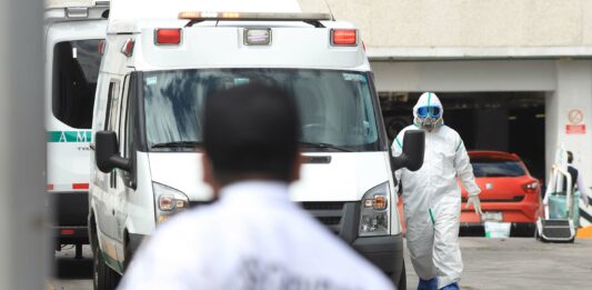 El gobierno invierte 41 mil 412 pesos con 31 centavos para atender a cada paciente que se reporta grave y es hospitalizado. Foto: Es Imagen