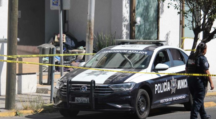 Hallan cadáver de indigente en el Barrio de Santiago La zona fue abanderada por policías municipales en espera de peritos de la FGE para las diligencias de levantamiento de cadáver. Foto: Es Imagen
